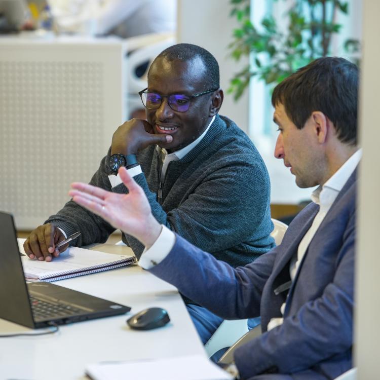 Blue MBA participants discussing assignment in class