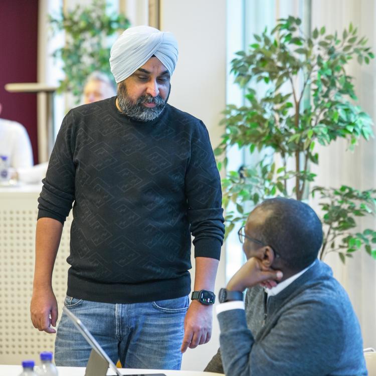 Sukhvinder Singh talking to another Blue MBA participant