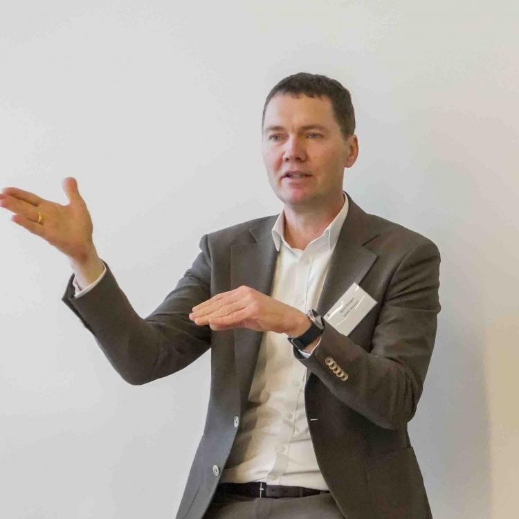 Bent Dalager speaking at Executive Education event, The business of quantum