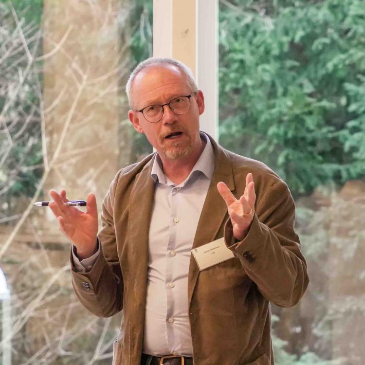 Jonas Hedman speaking at Executive Education event, The business of quantum