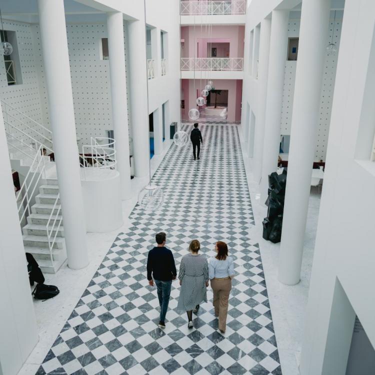 MBD administration walking in the hall of Dalgas Have