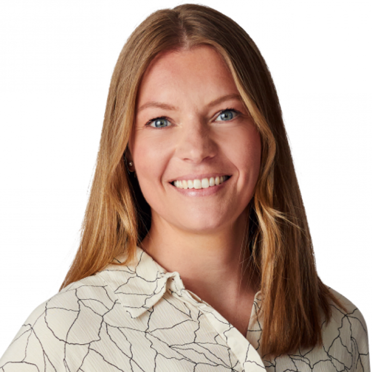 Portræt af Bettina Larsen, alumne fra Master of Public Governance og udannet Master i skat