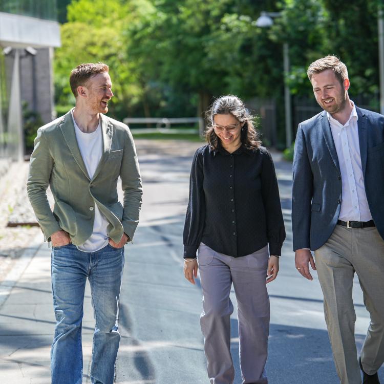 MBA and EMBA participants during walk and talk 