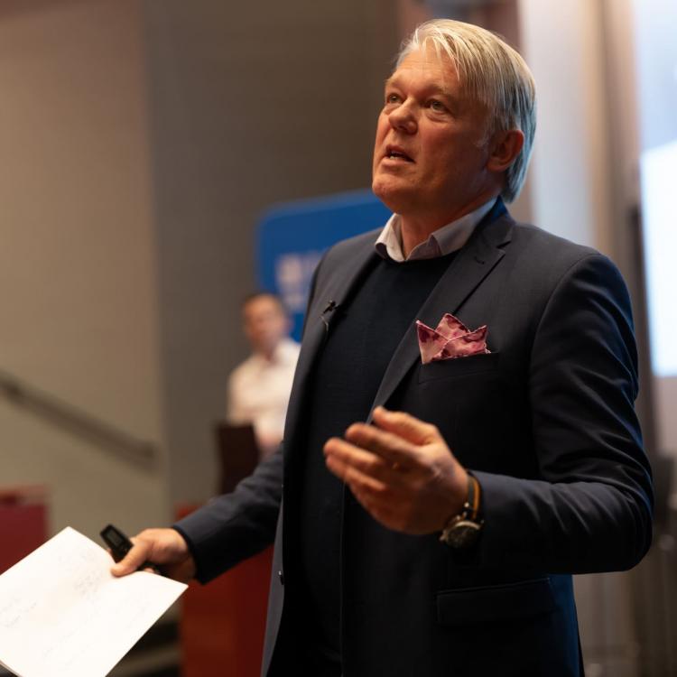 Gæstetaler ved et event om organisationer i transformation hos Executive Education