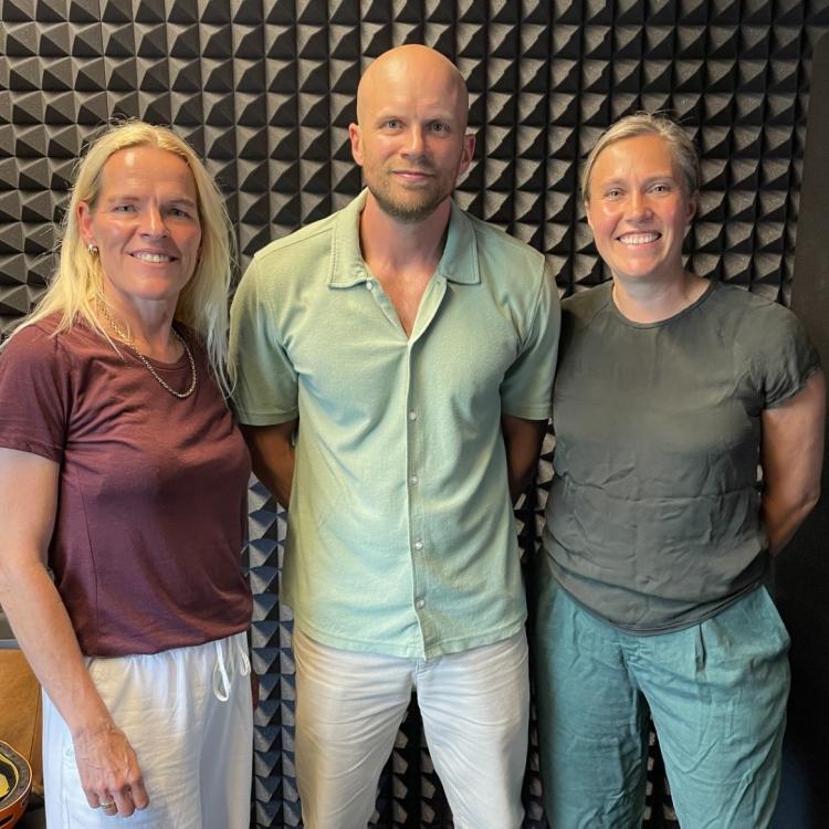 Tobias Berggren Jensen er vært på podcasten Vejen til Medledelse, hvor han interviewer en række ledere, der arbejder med den medledende metode. 