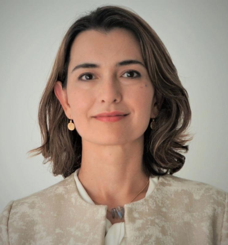 Portrait of EMBA alumni Burcin Temel Mckenna