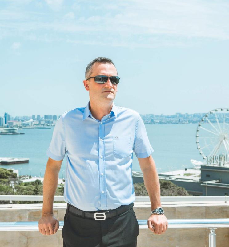 Portait of Blue MBA alumni Leonid Khojayev
