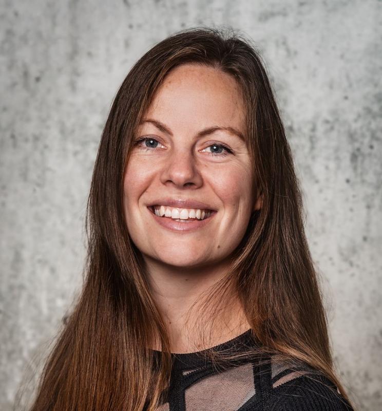 Portræt af Denise Goldby, Head of Sustainability hos Solar Danmark og HD & Executive MBA alumne fra CBS