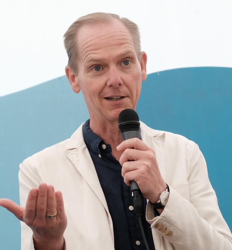 Chefredaktør på Politiken Christian Jensen taler om viden på Folkemødet 2026