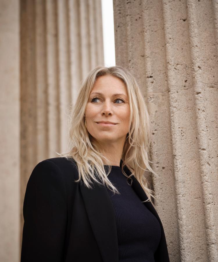 Portrait of Anna Bjerre beside classical columns
