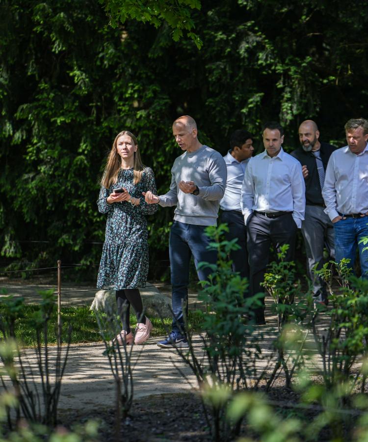 CBS EMBA participants walking in the park