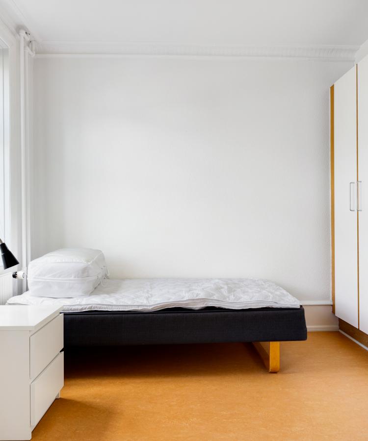 Kongens Tværvej room side