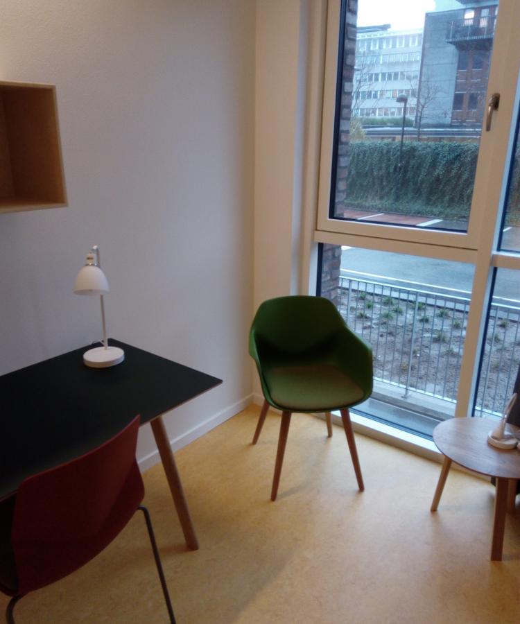 Nimbusparken room desk