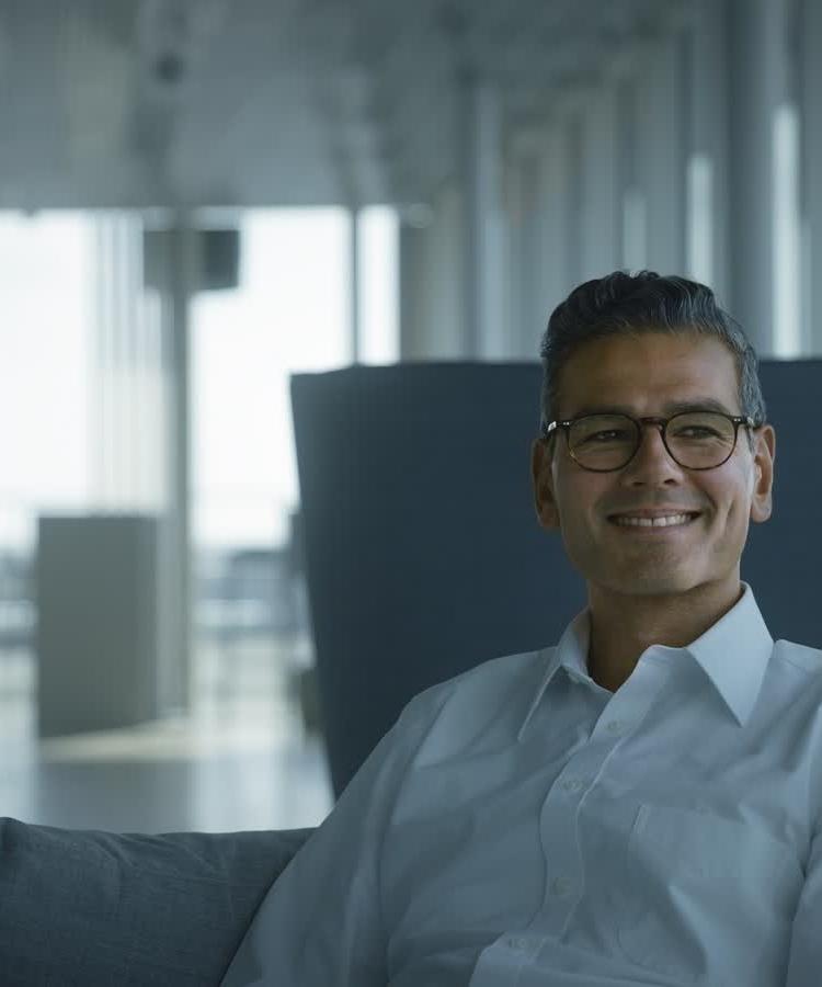 Portræt af MBD alumne, Christopher Mercado, kommerciel manager hos Crossbridge Energy