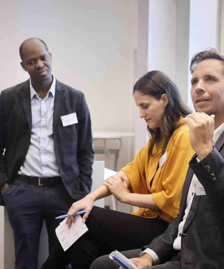 Panellister Abayomi Baiyere, Sanne Thougaard & Ian Rosenfeldt ved eventet Udviklingen af et AI-agilt mindset