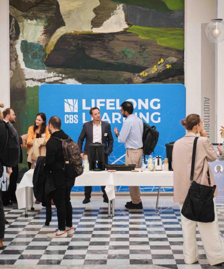 Deltagere networker i CBS Dalgas Have efter Udviklingen af et AI-agilt mindset event