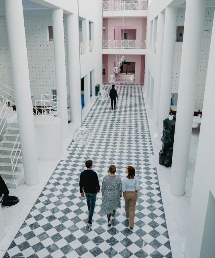 MBD administration walking in the hall of Dalgas Have