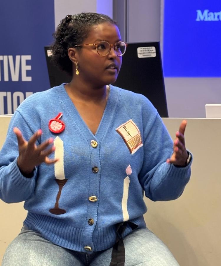Naima Yasin taler til event om tilknytning og trivsel på arbejdspladsen afholdt af Executive Education