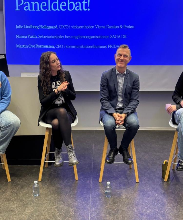 Panel af fire debatterer om tilknytning og trivsel til event af Executive Education