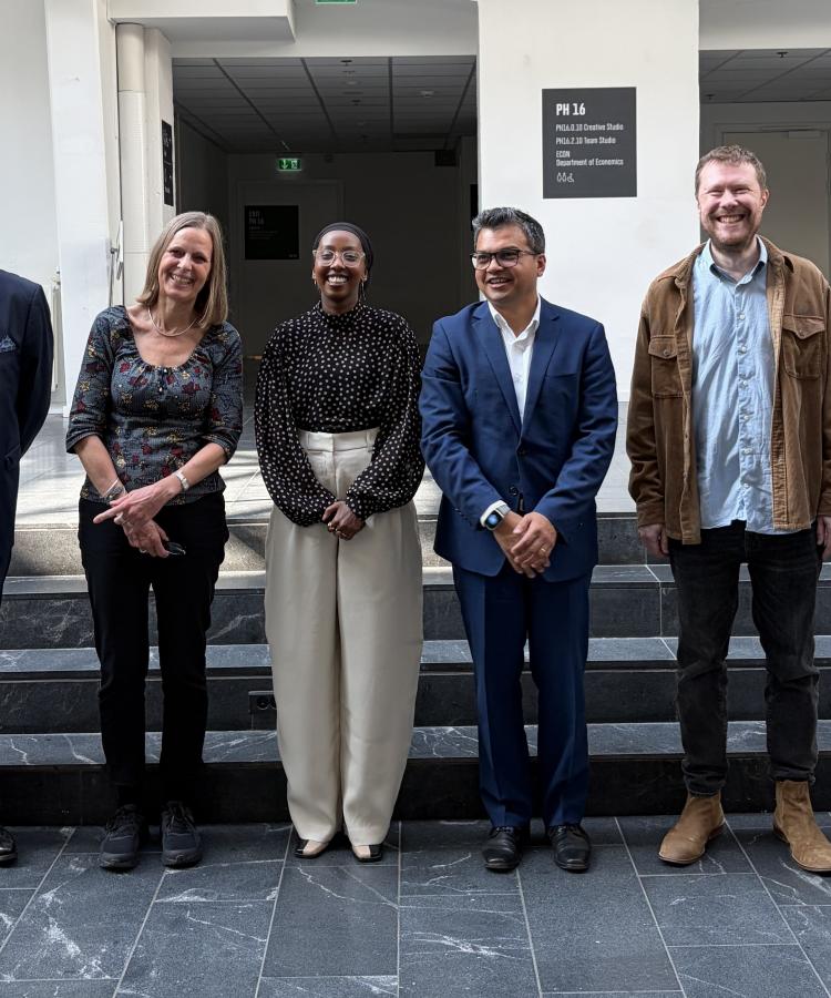 Salma Mahamed surrounded by Assessment Committee and Supervisors