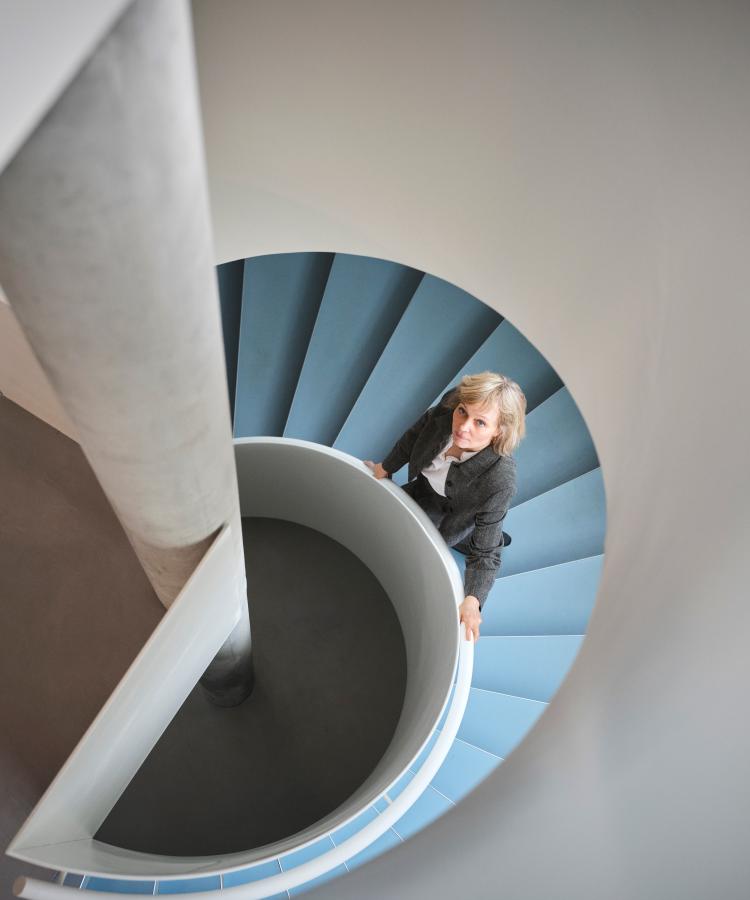 MPG-alumne Ida Strand, fotograferet i uformelle omgivelser hos Kræftens Bekæmpelse
