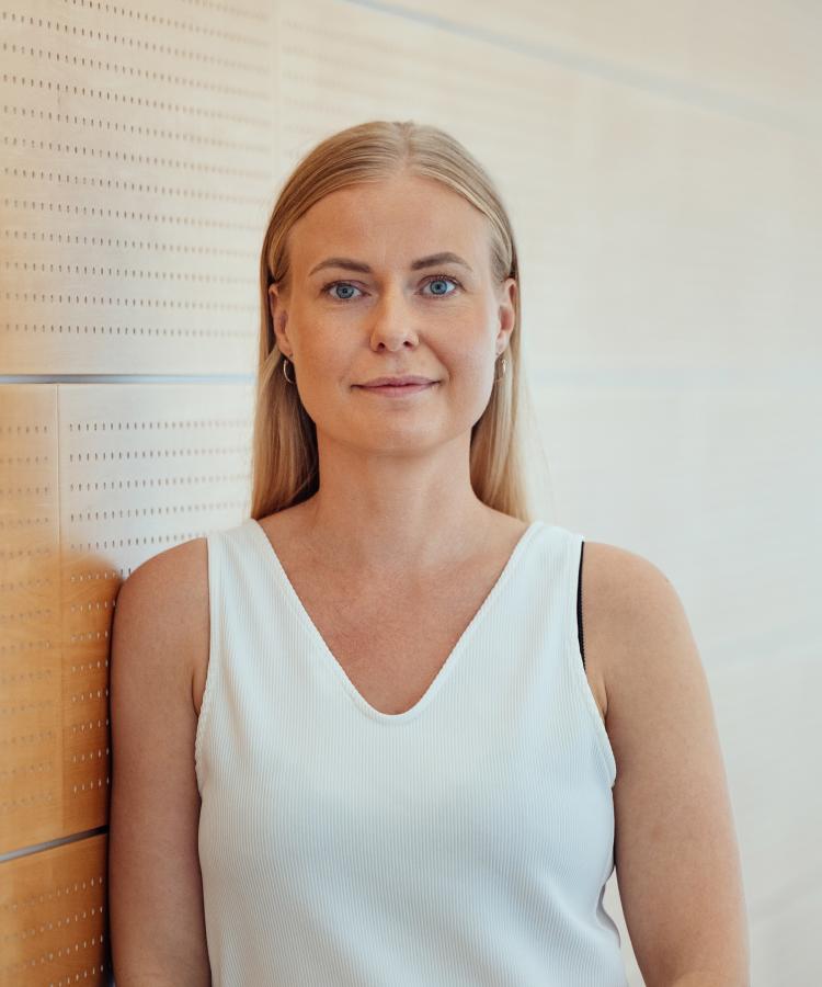 Louise Falkedal, Chief Nurse and MPG Graduate, pictured leaning against a wall at CBS