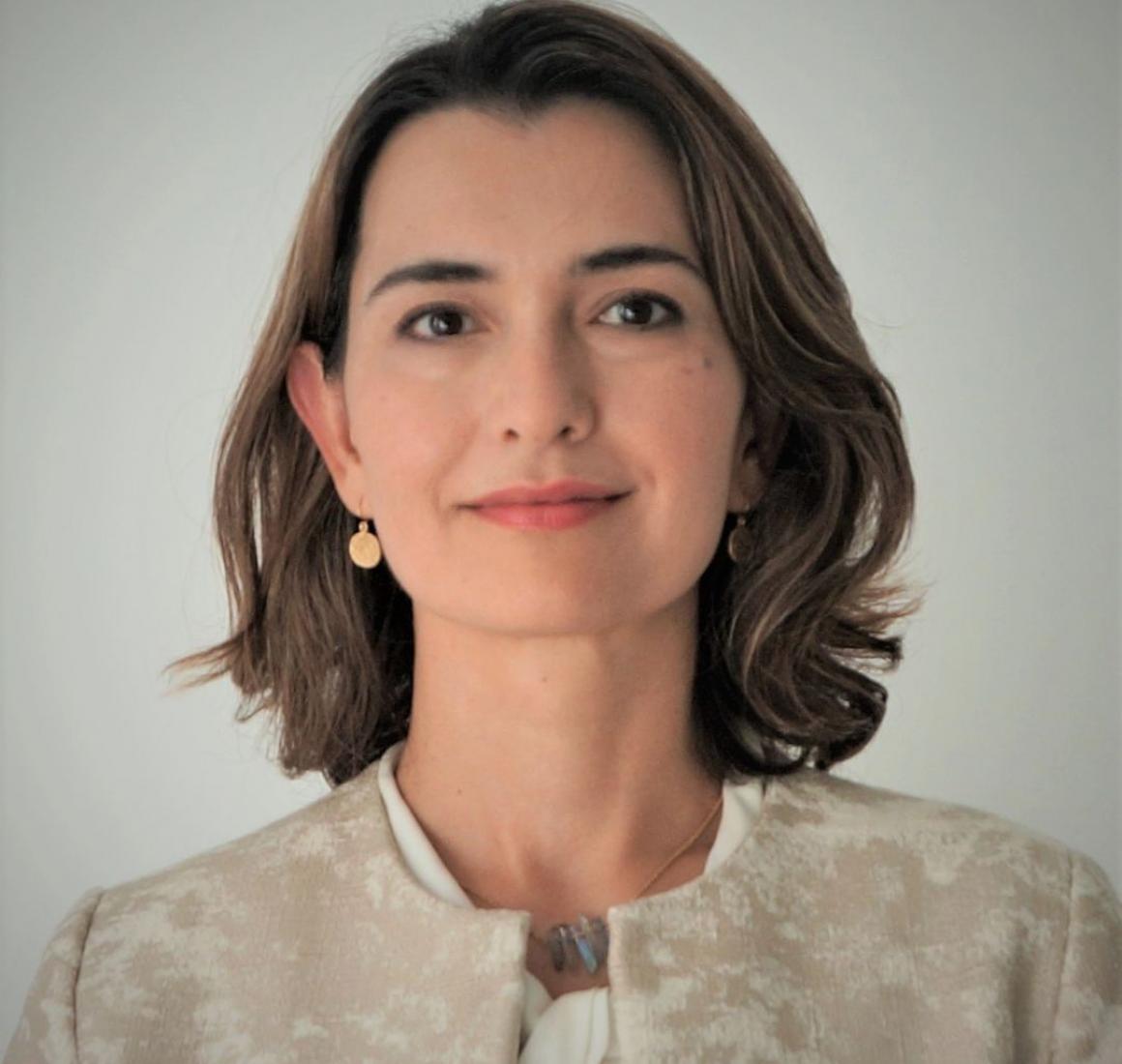 Portrait of EMBA alumni Burcin Temel Mckenna