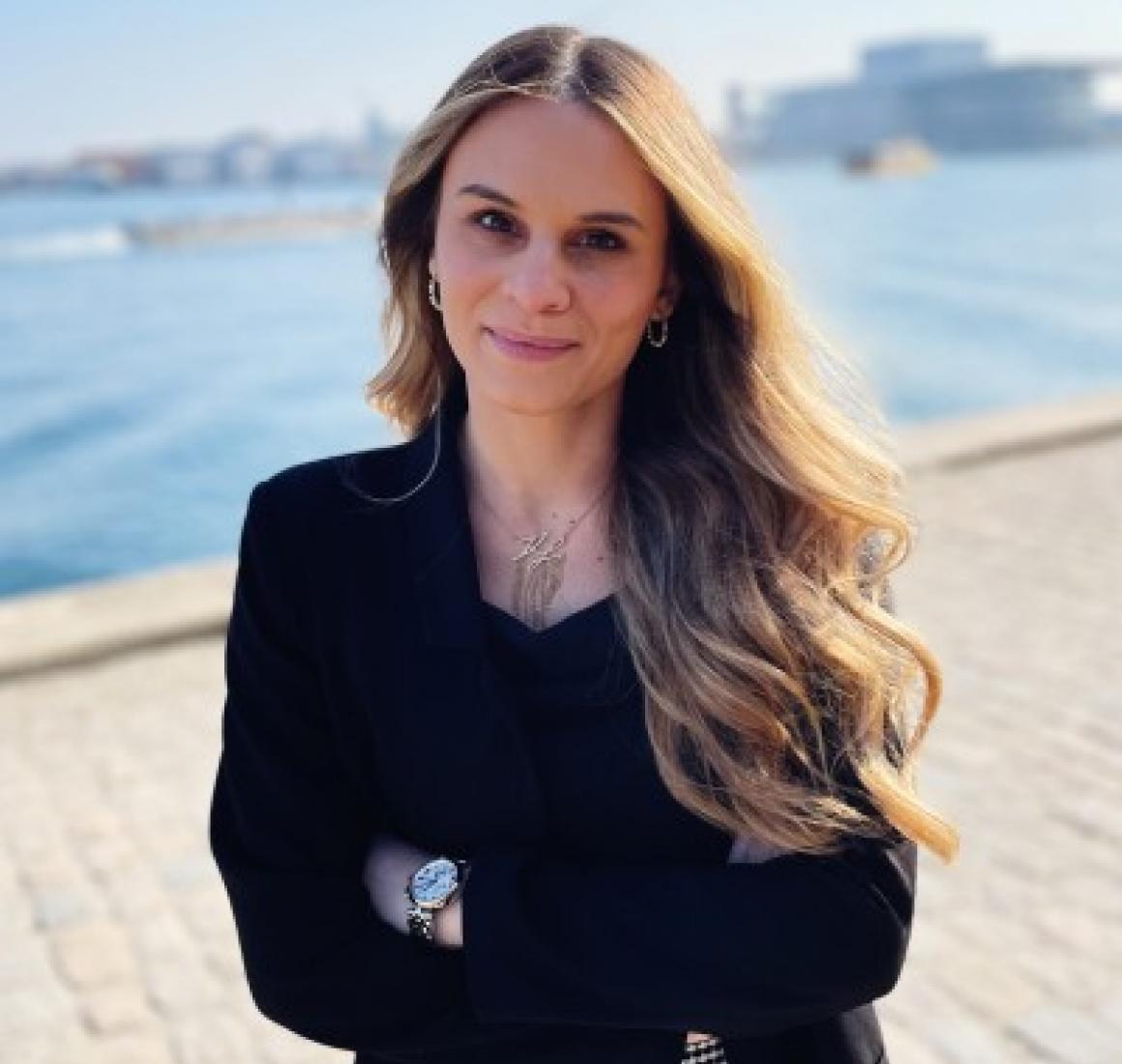 Portrait of Ioanna Prassou, alumni from the Blue MBA