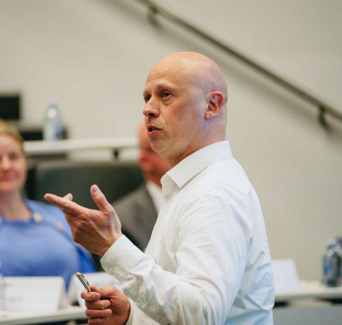 Adjunkt ved Institut for Humaniora og Jura, Jeroen Lammers underviser studerende