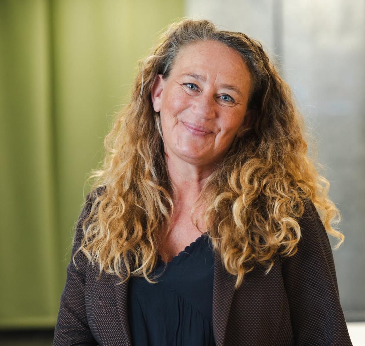 Portræt af MPG-alumne Sille Madsen, ansat hos Hvidovre Kommune