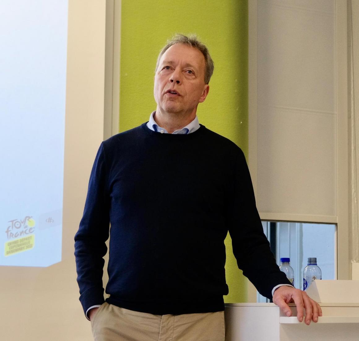 Alex Pedersen speaking at Executive Education event, from cycler to ceo