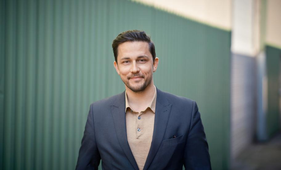 Portrait of Stephan Rosenkilde photographed in an urban alleyway