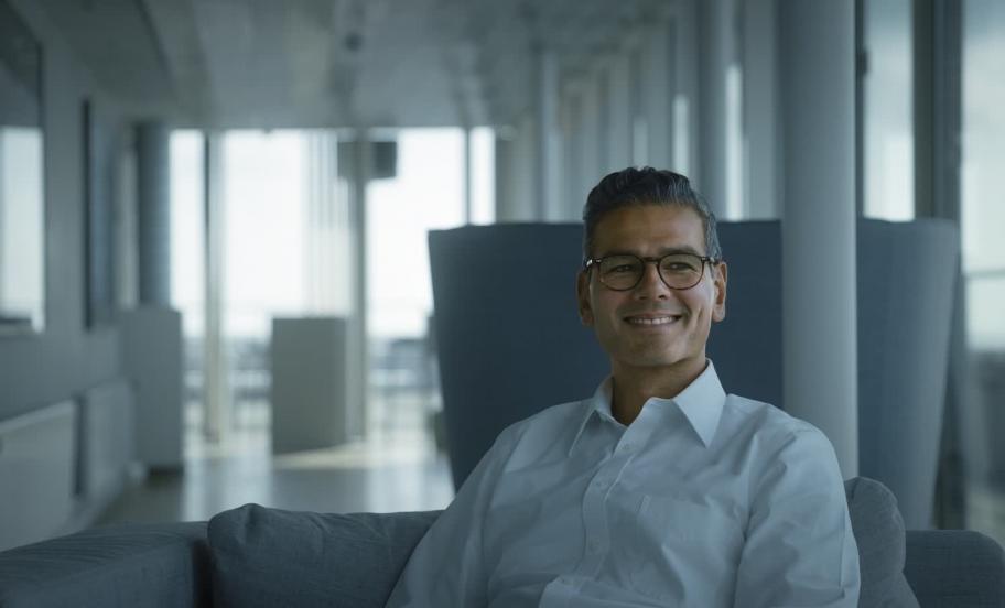 Portræt af MBD alumne, Christopher Mercado, kommerciel manager hos Crossbridge Energy