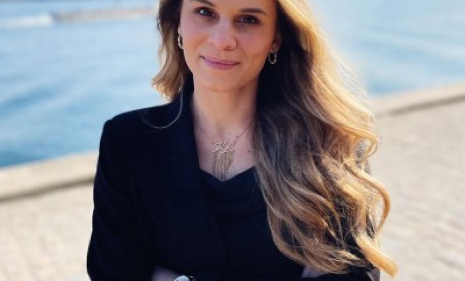 Portrait of Ioanna Prassou, alumni from the Blue MBA