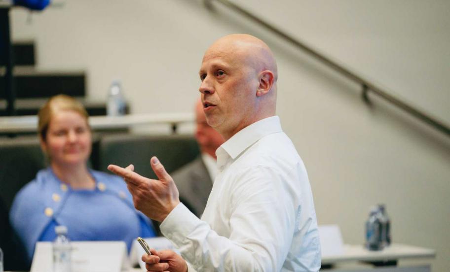 Adjunkt ved Institut for Humaniora og Jura, Jeroen Lammers underviser studerende