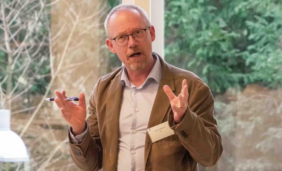 Jonas Hedman speaking at Executive Education event, The business of quantum