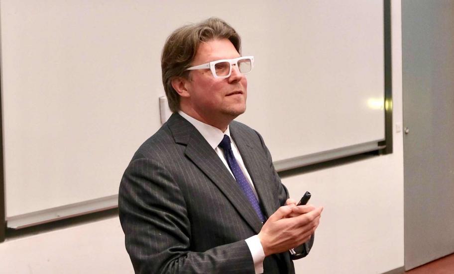 Kristjan Jespersen taler til et Executive Education event