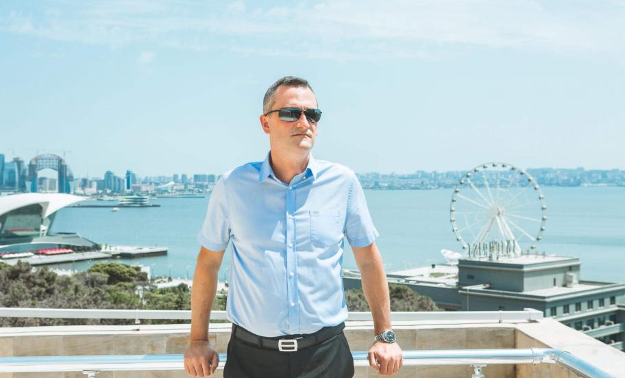 Portait of Blue MBA alumni Leonid Khojayev