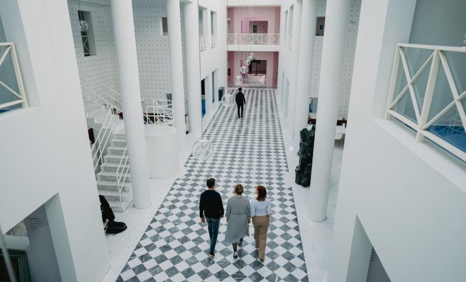 MBD administration walking in the hall of Dalgas Have