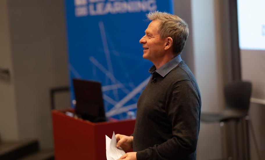 Magnus Larsson taler ved Executive Education eventet Transformation i virksomheden