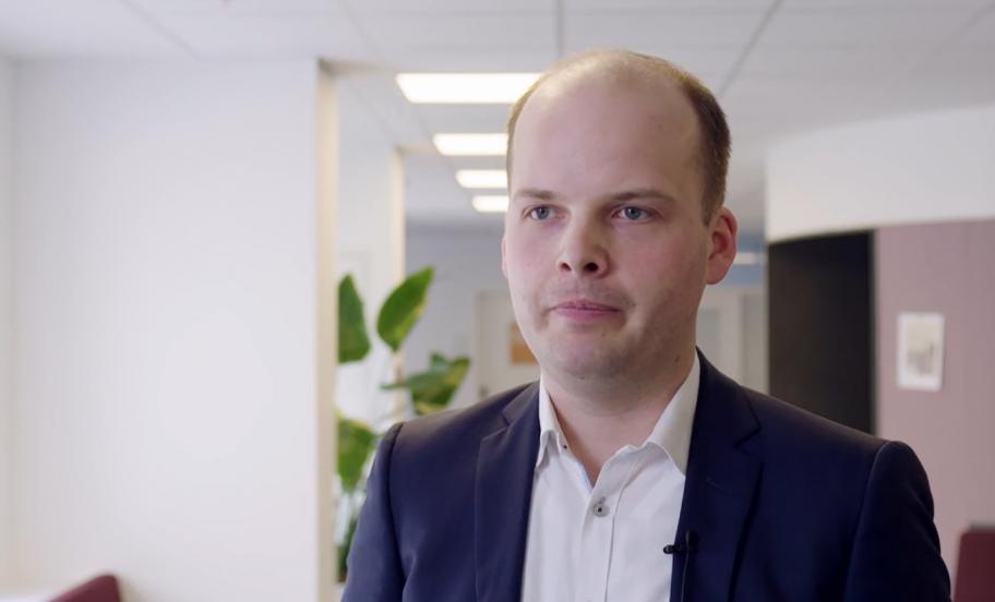 Alumne fra Master i Skat, Martin Christensen, bliver interviewet 