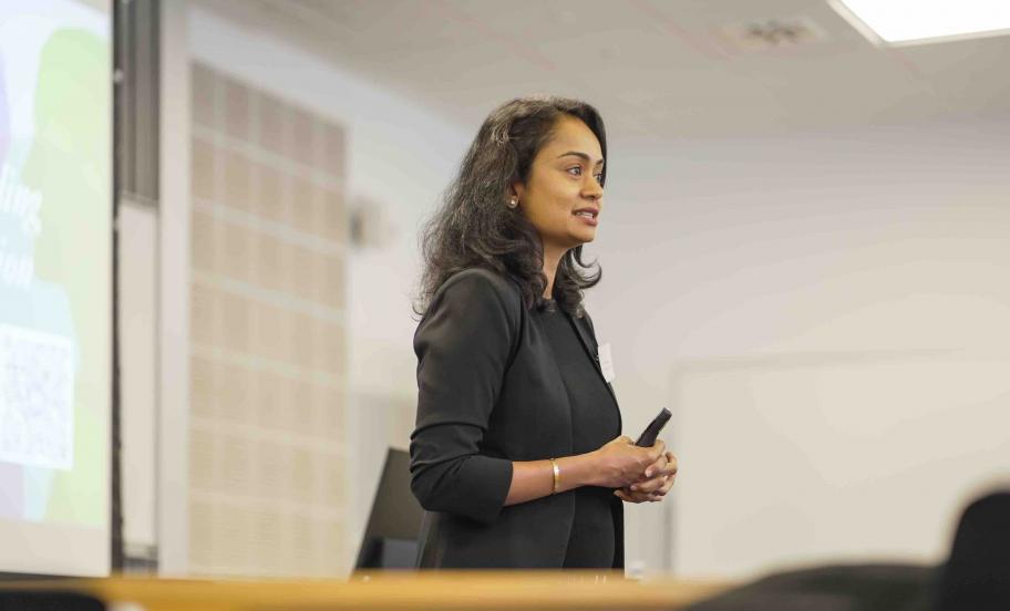 Dr. Poornima Luthra taler til et Executive Education event om Inclusive cultures