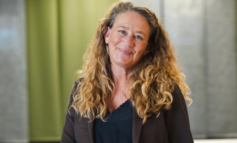 Portræt af MPG-alumne Sille Madsen, ansat hos Hvidovre Kommune