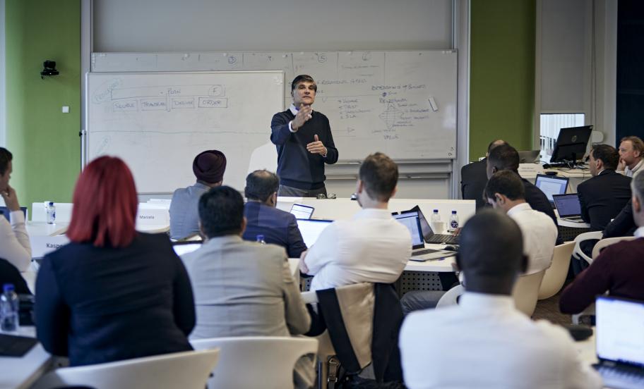 Blue MBA lecture on Supply Chain in progress