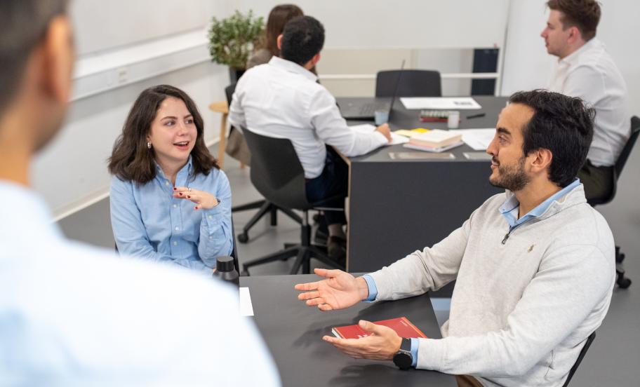 Image of MBA participants in class, in group discussion