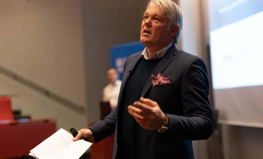 Gæstetaler ved et event om organisationer i transformation hos Executive Education