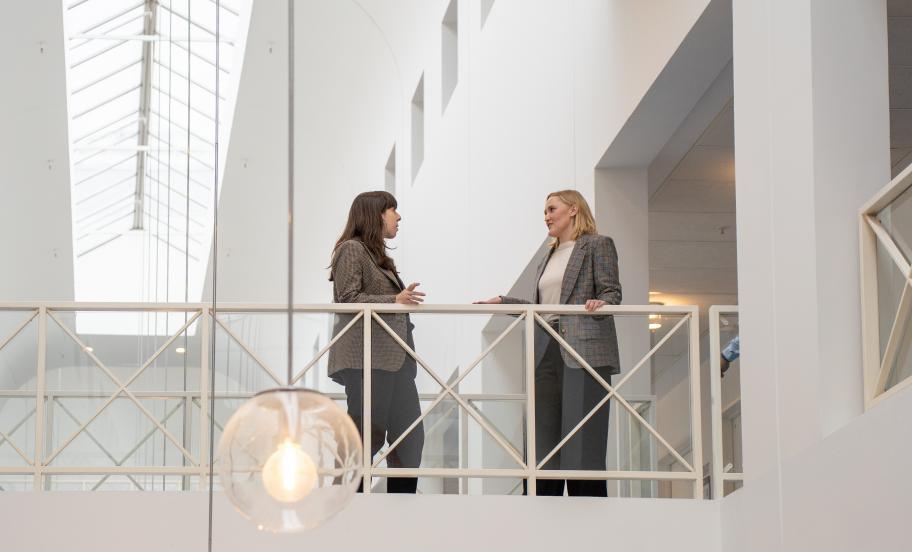 Two MBA participants talking