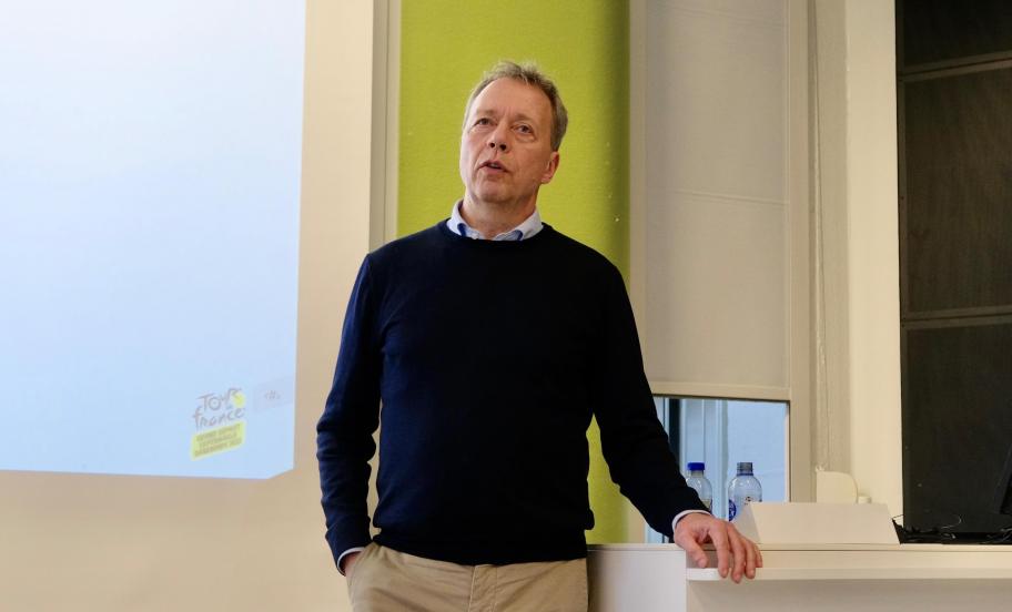Alex Pedersen speaking at Executive Education event, from cycler to ceo