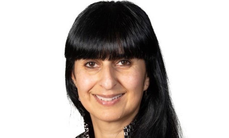 Portrait of Yasmin Raja, EMBA participant 