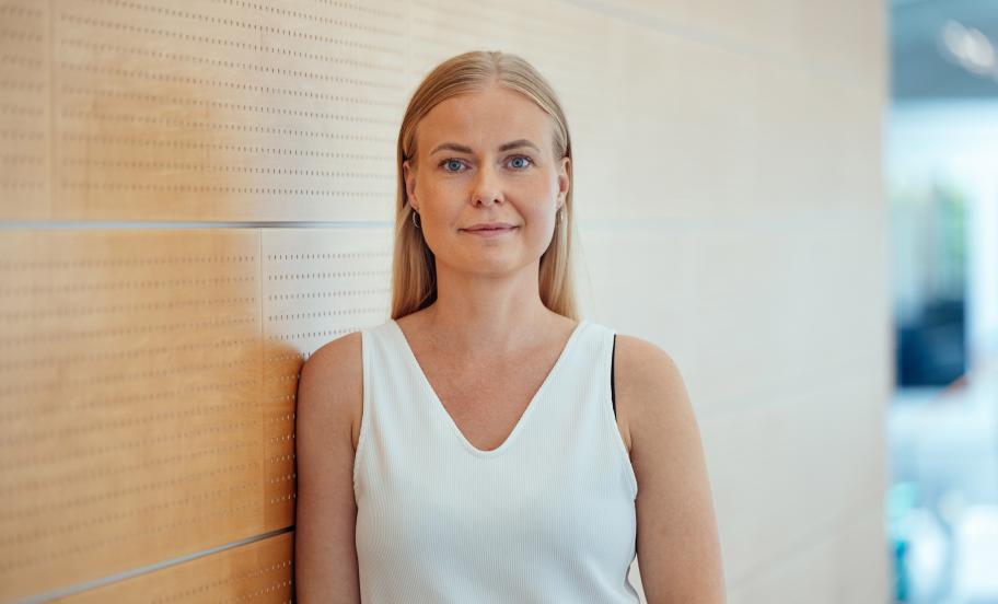 Louise Falkedal, Chief Nurse and MPG Graduate, pictured leaning against a wall at CBS